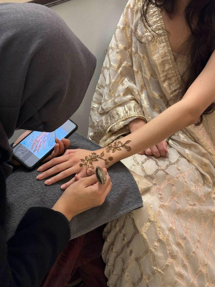 Organic henna cones for dark stain